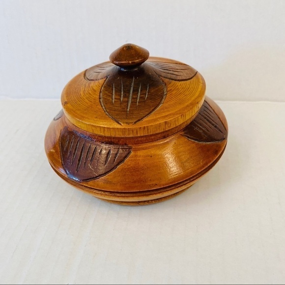 Wooden trinket dish with lid two tone foliage leaves - Picture 4 of 11